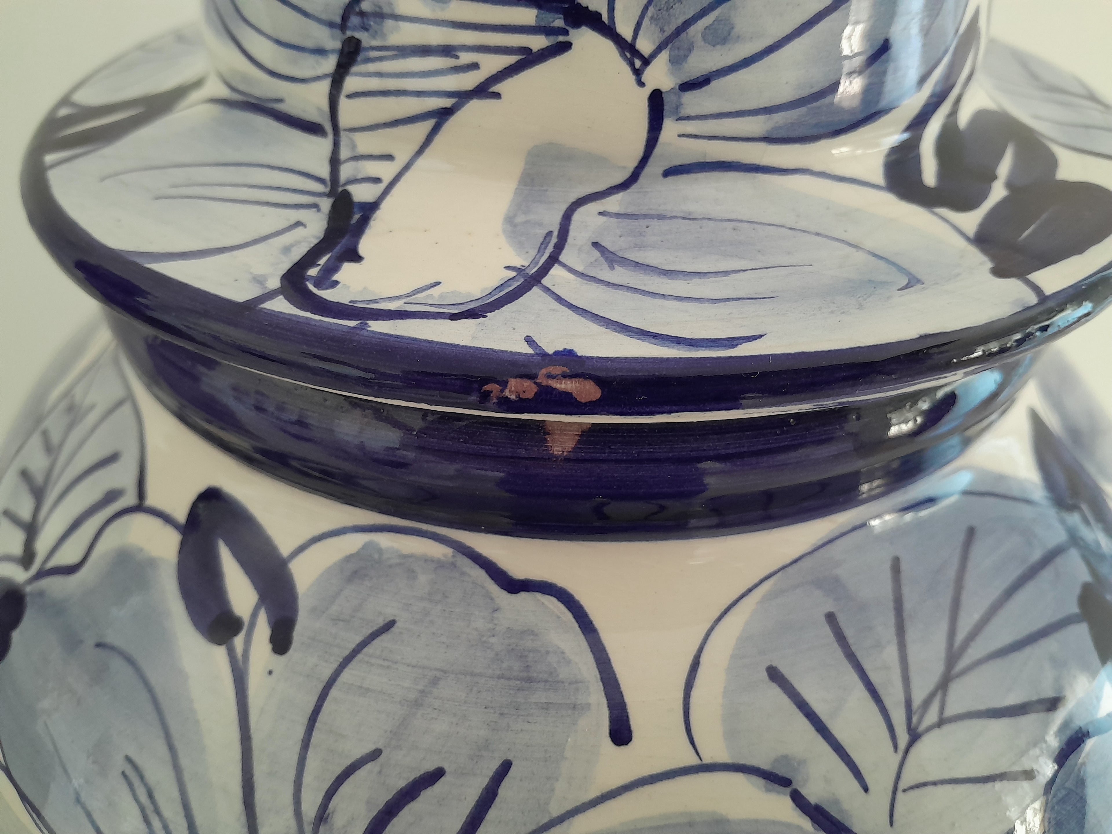Pot vintage fleurs bleues- Ref 009