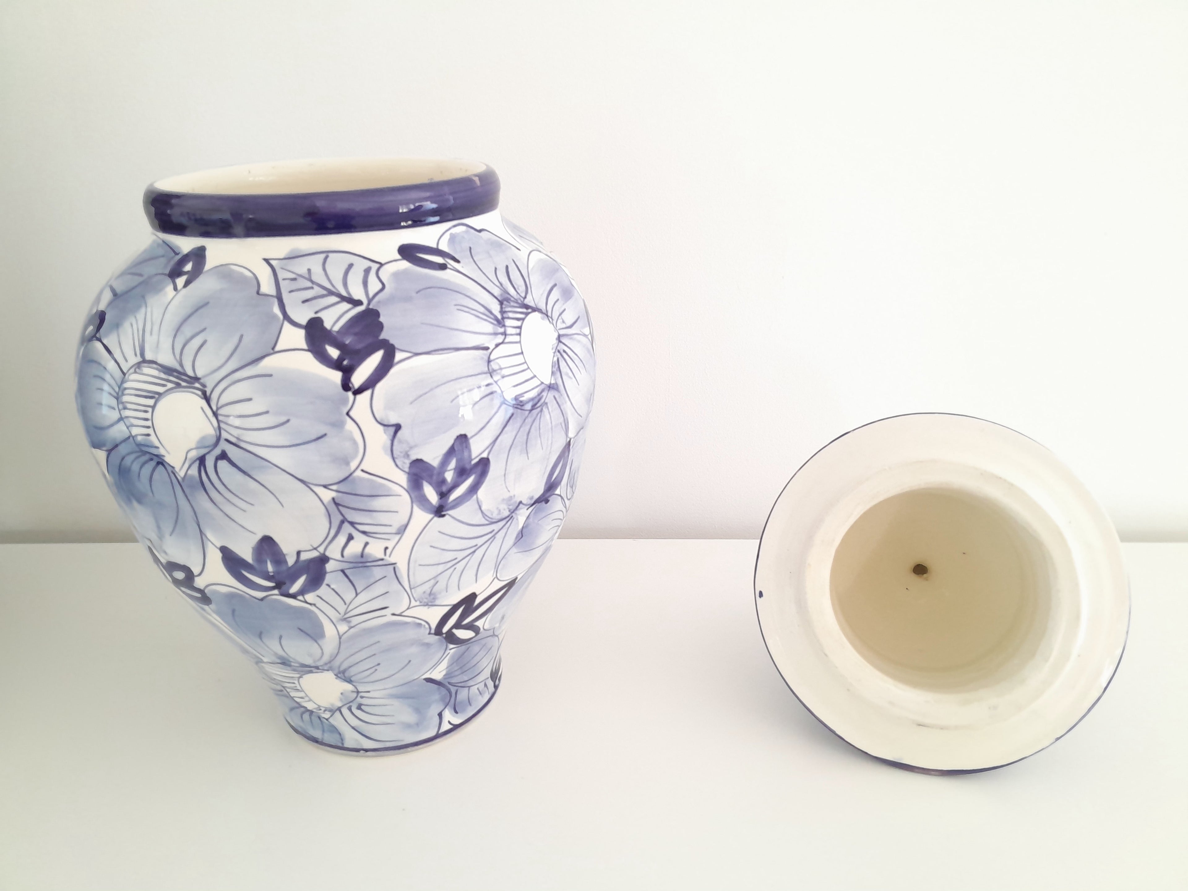 Pot vintage fleurs bleues- Ref 009