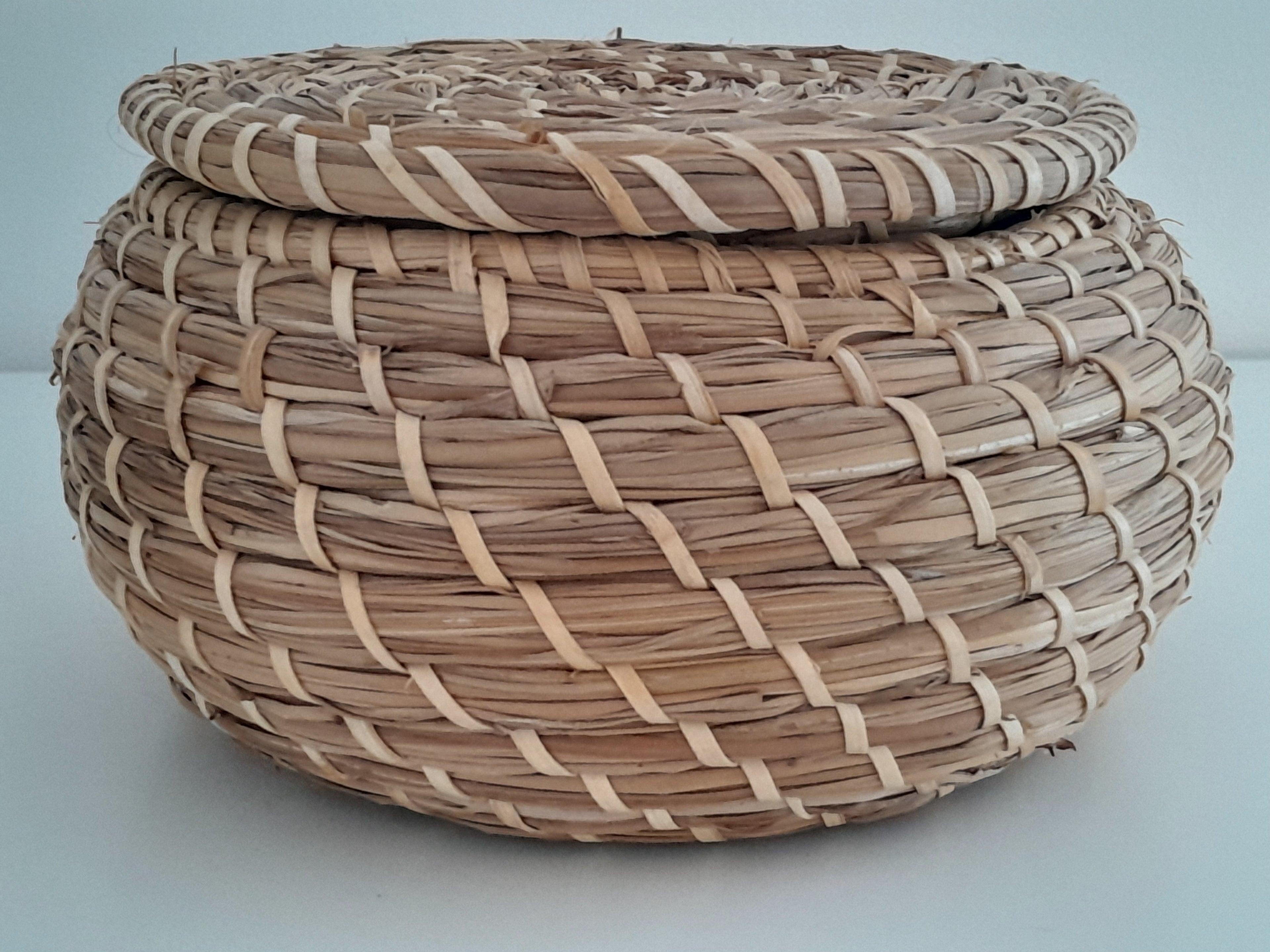 Panier en jonc de mer avec couvercle - Ref 027