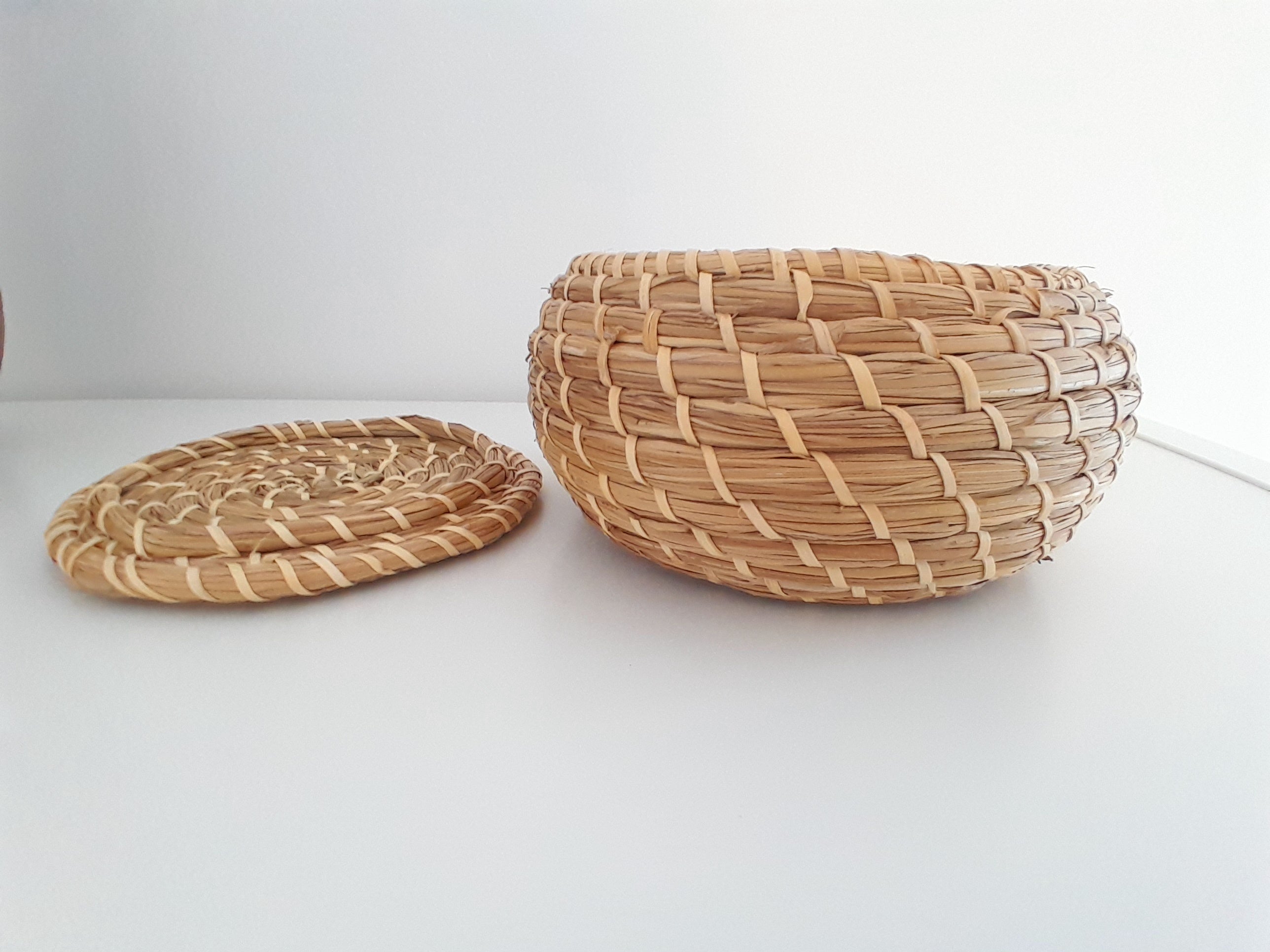Panier en jonc de mer avec couvercle - Ref 027