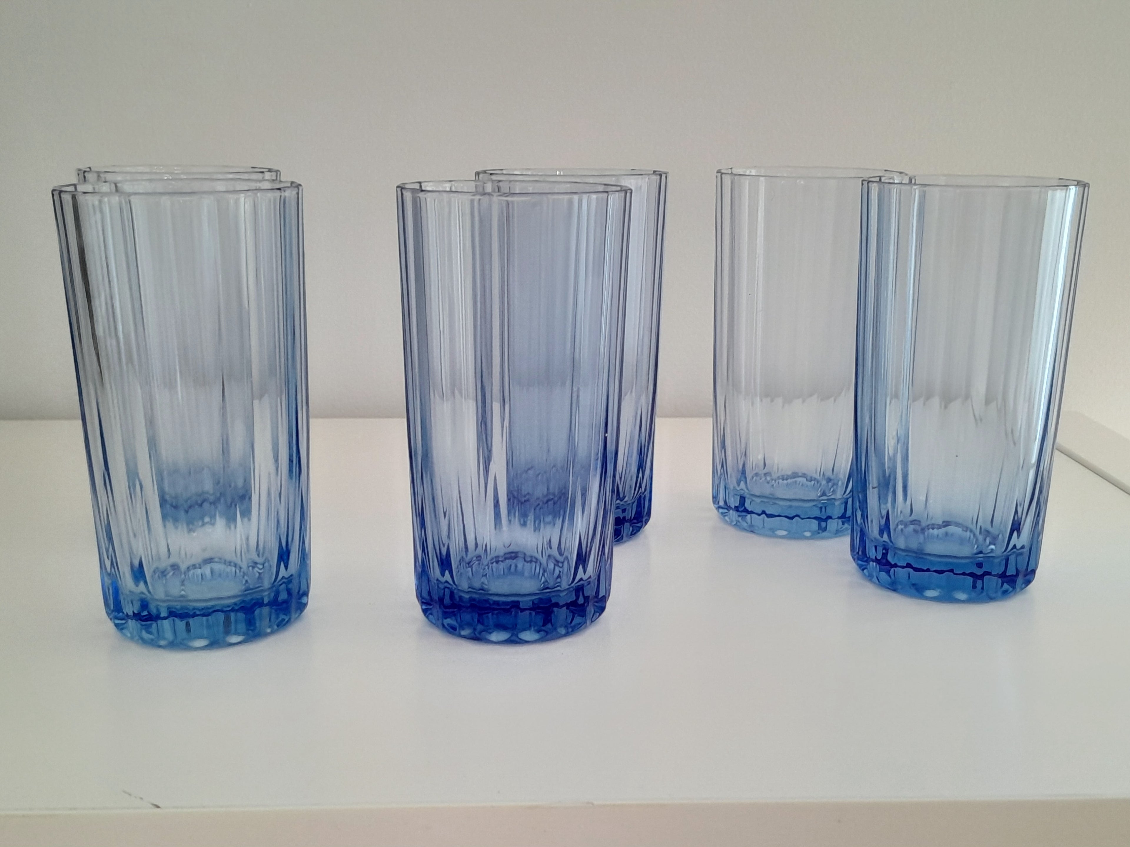 Lot 6 grands verres bleus table maison de vacances - Ref 040