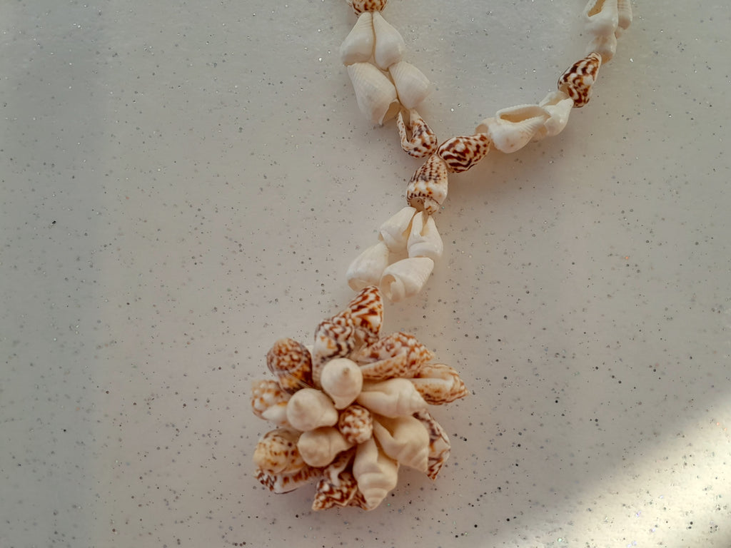 Collier en coquillages vintage
