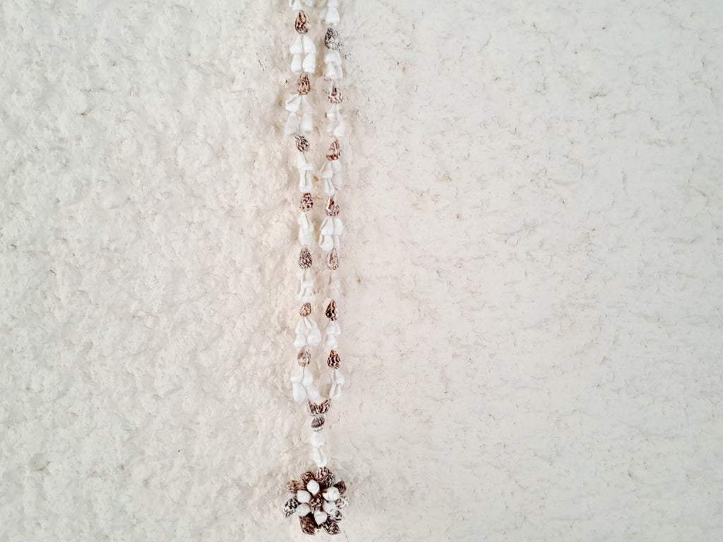 Collier en coquillages vintage