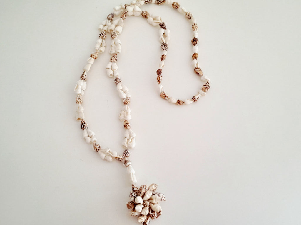collier en coquillages vintage