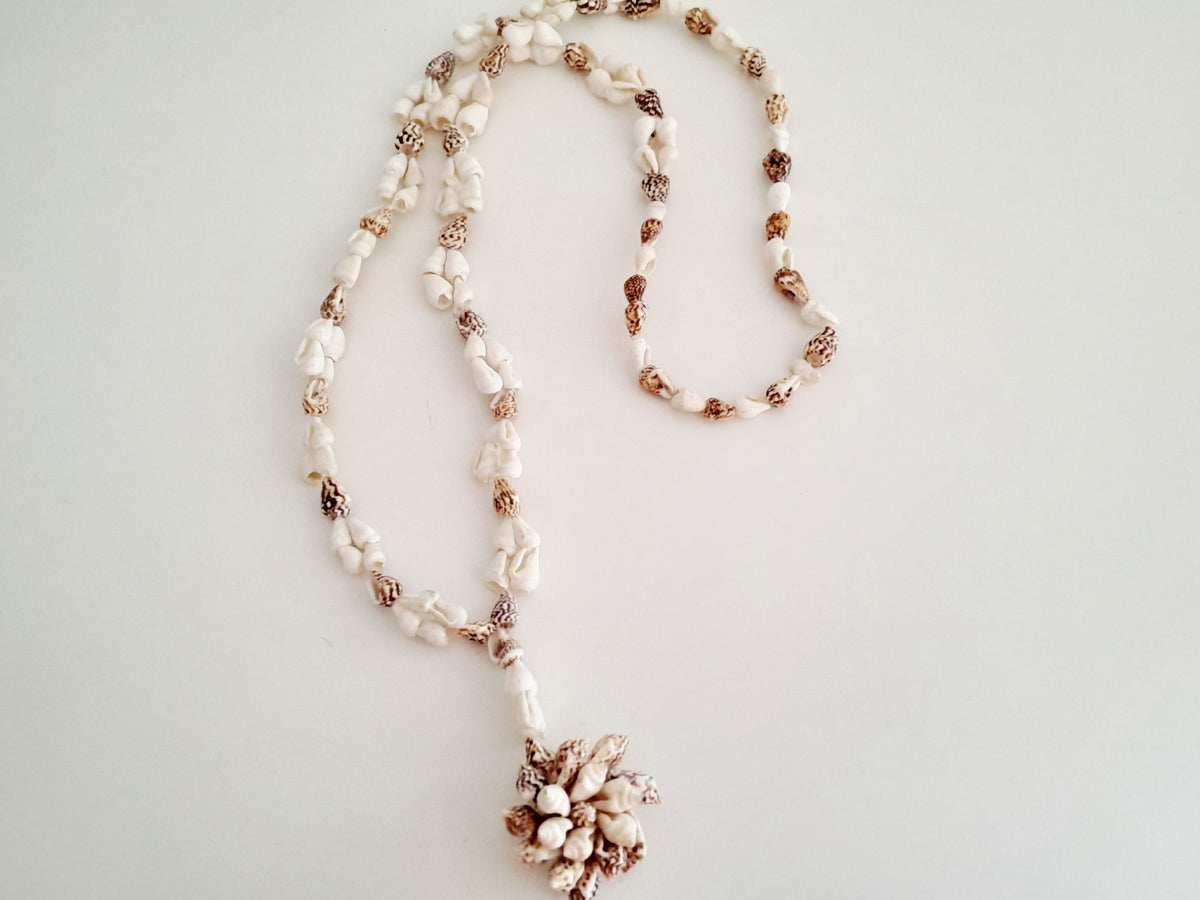 collier en coquillages vintage