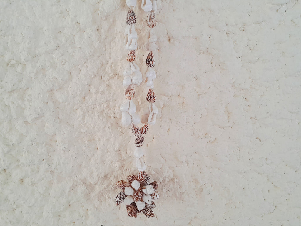 collier en coquillages vintage