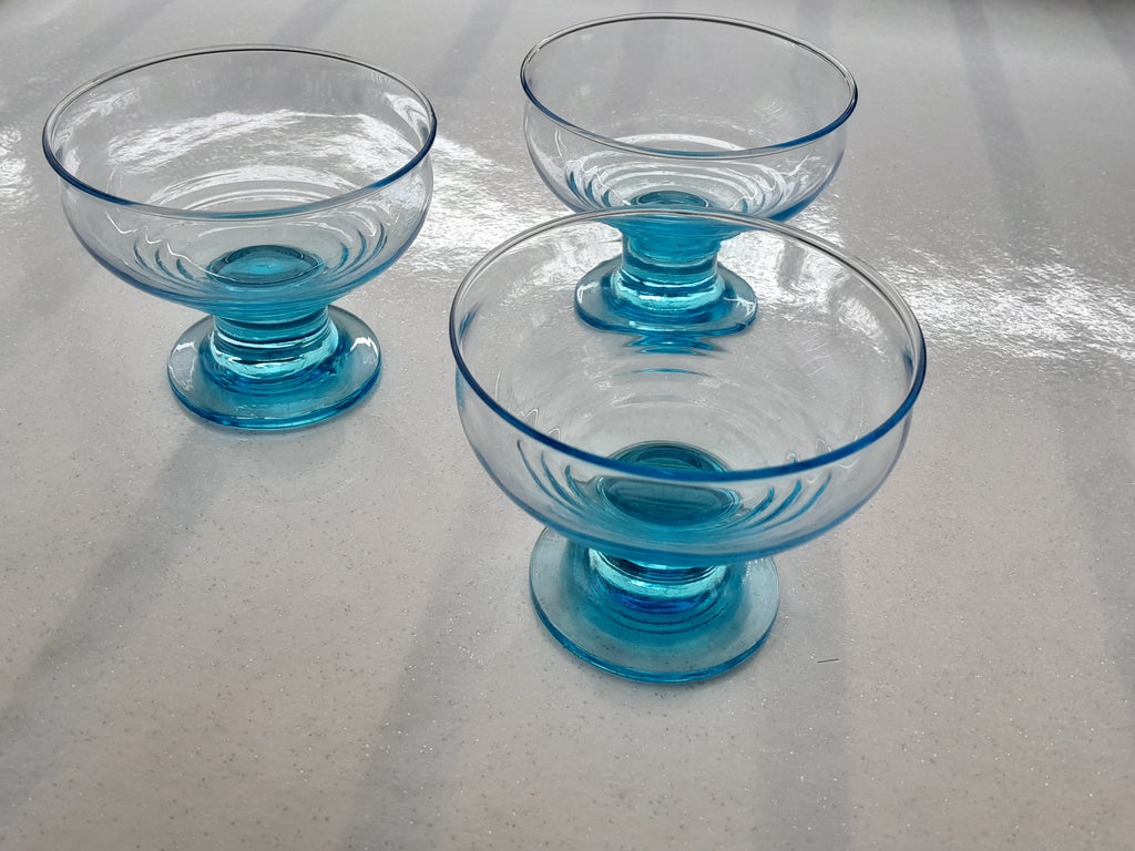 Coupes à glaces en verre bleu- Ref 074
