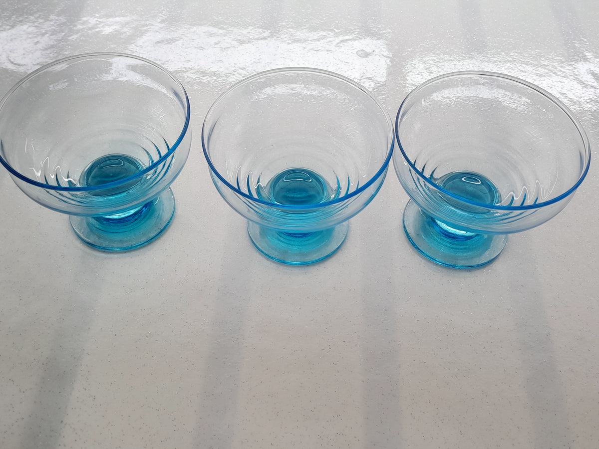 Coupes à glaces en verre bleu- Ref 074
