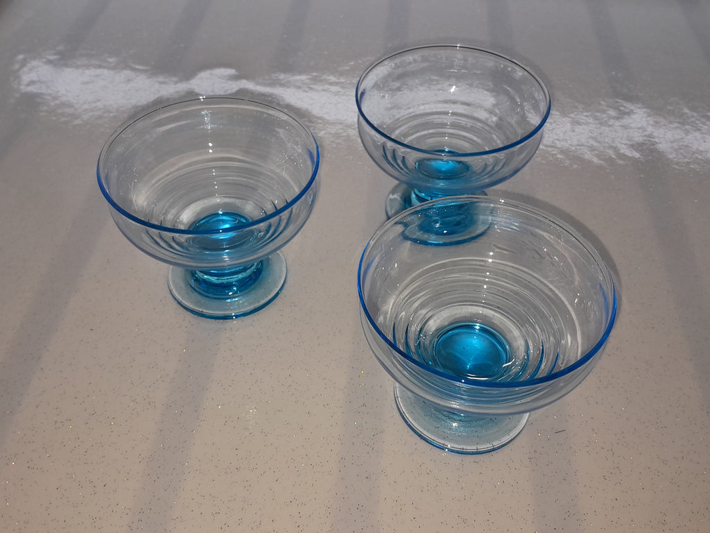 Coupes à glaces en verre bleu- Ref 074