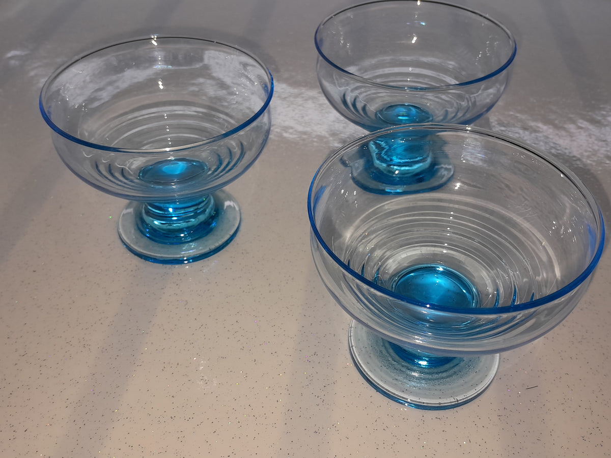 Coupes à glaces en verre bleu- Ref 074